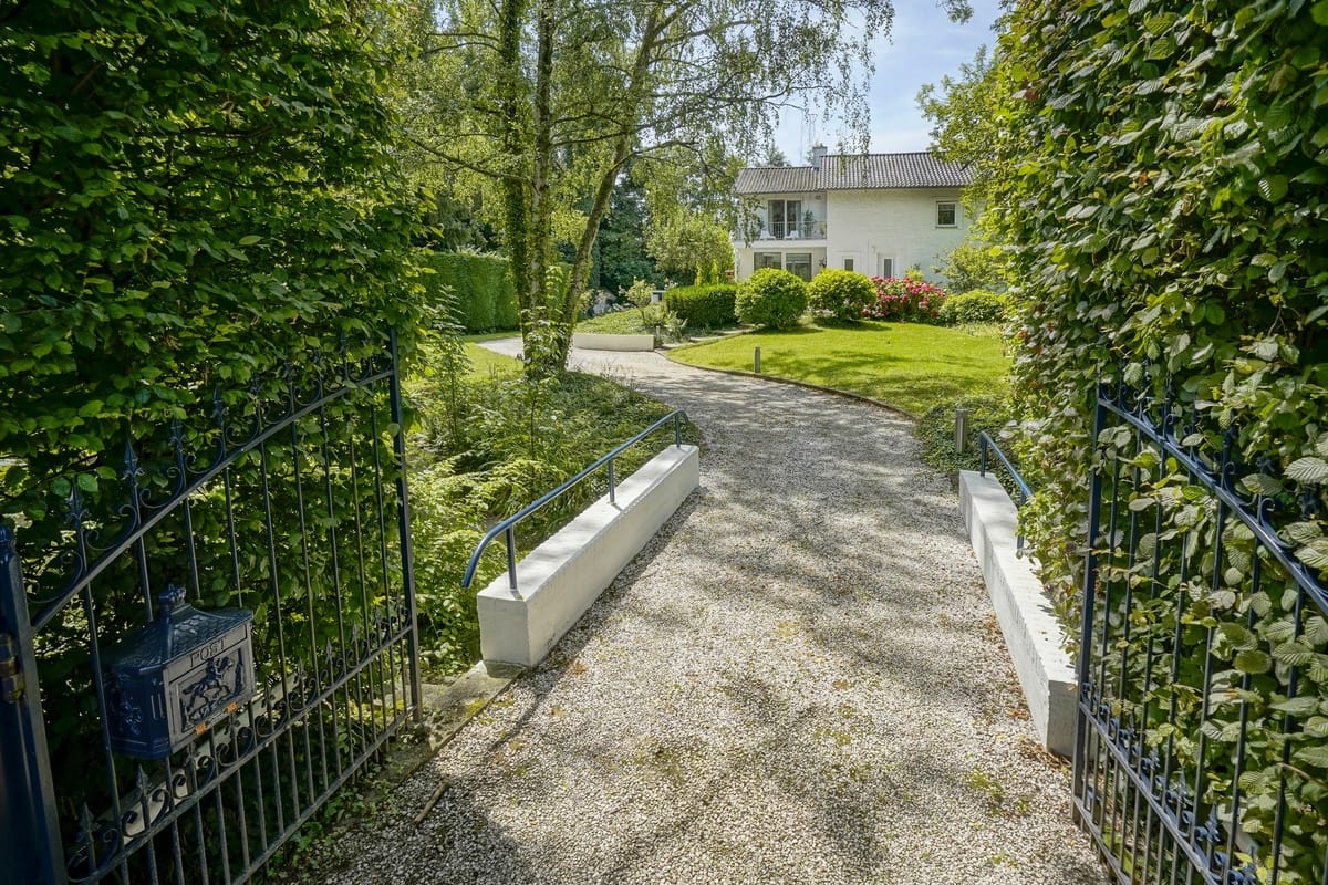 Marinus &amp; Partners - MT100785 - 01