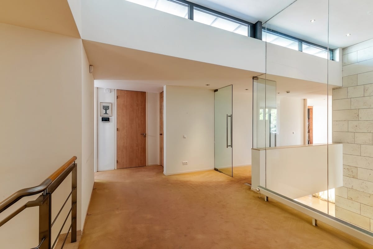 Marinus & Partners - MT100745 - 37