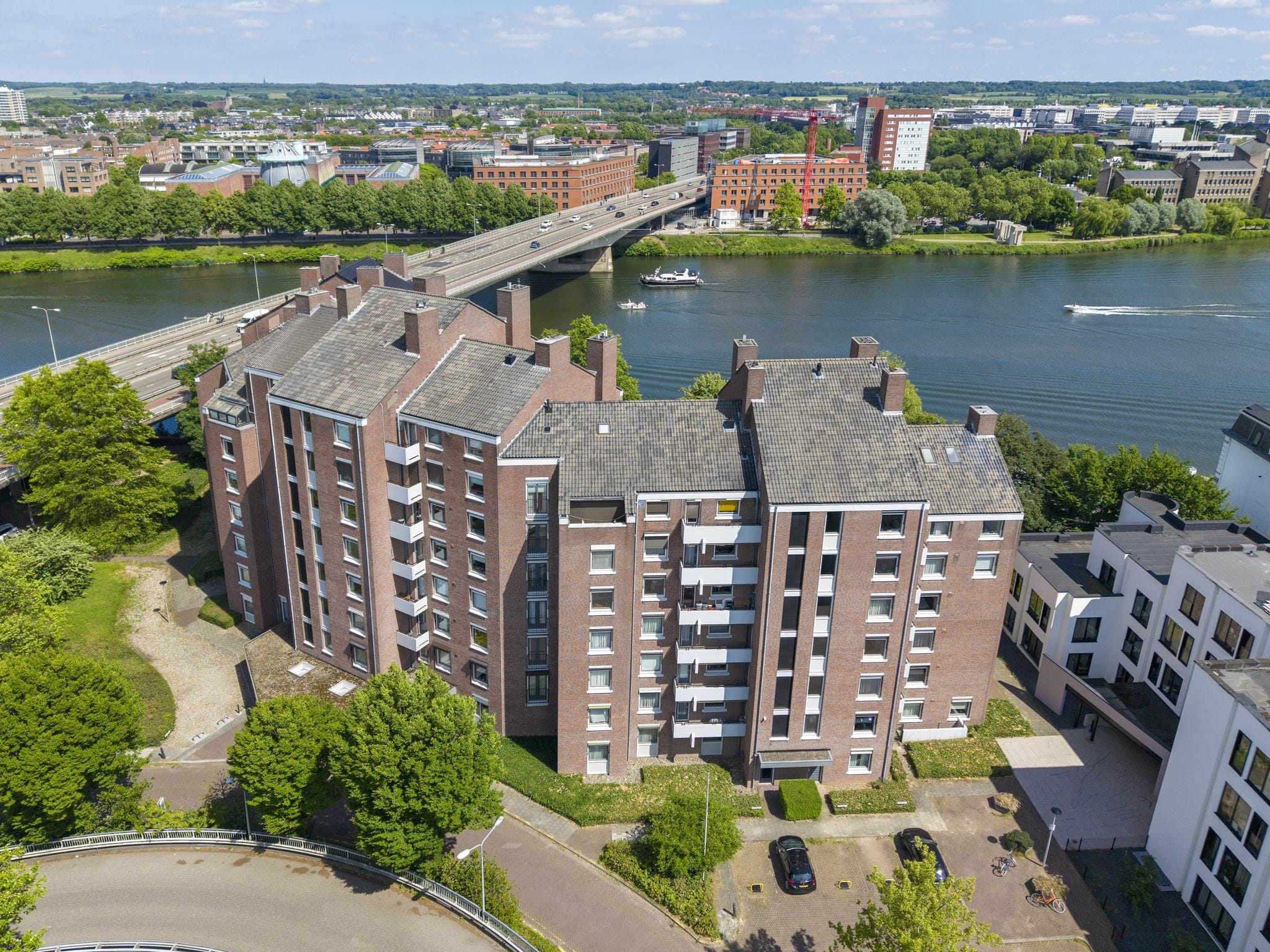 Marinus &amp; Partners - MT100932 - 02