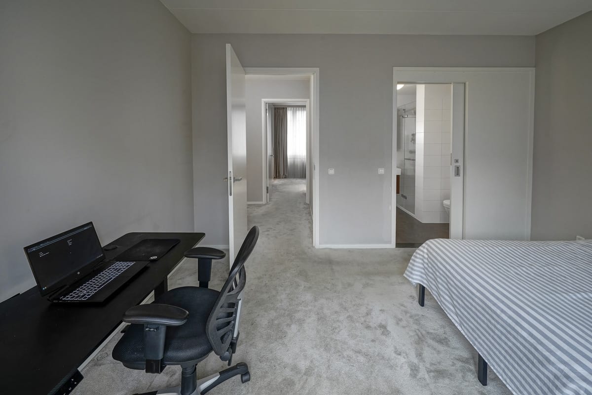 Marinus & Partners - MT100870 - 09