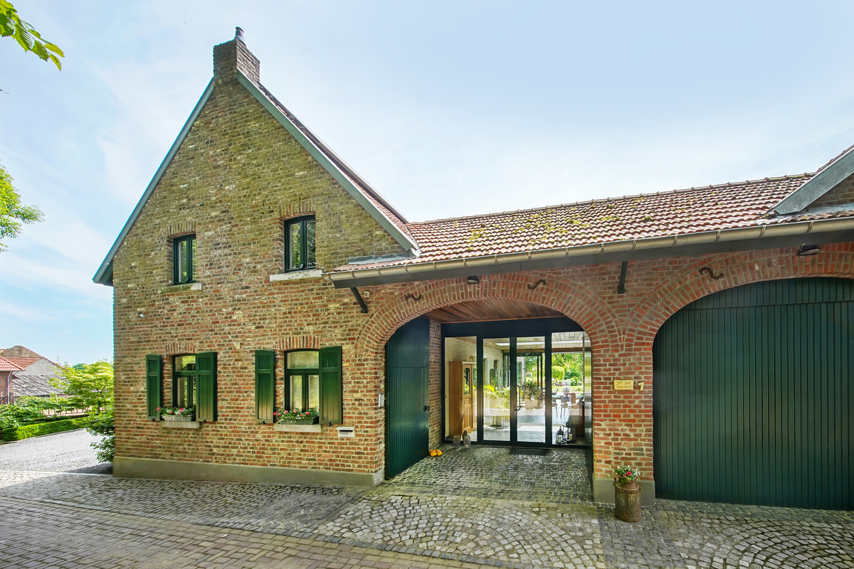 Marinus & Partners - MT100850 - 24