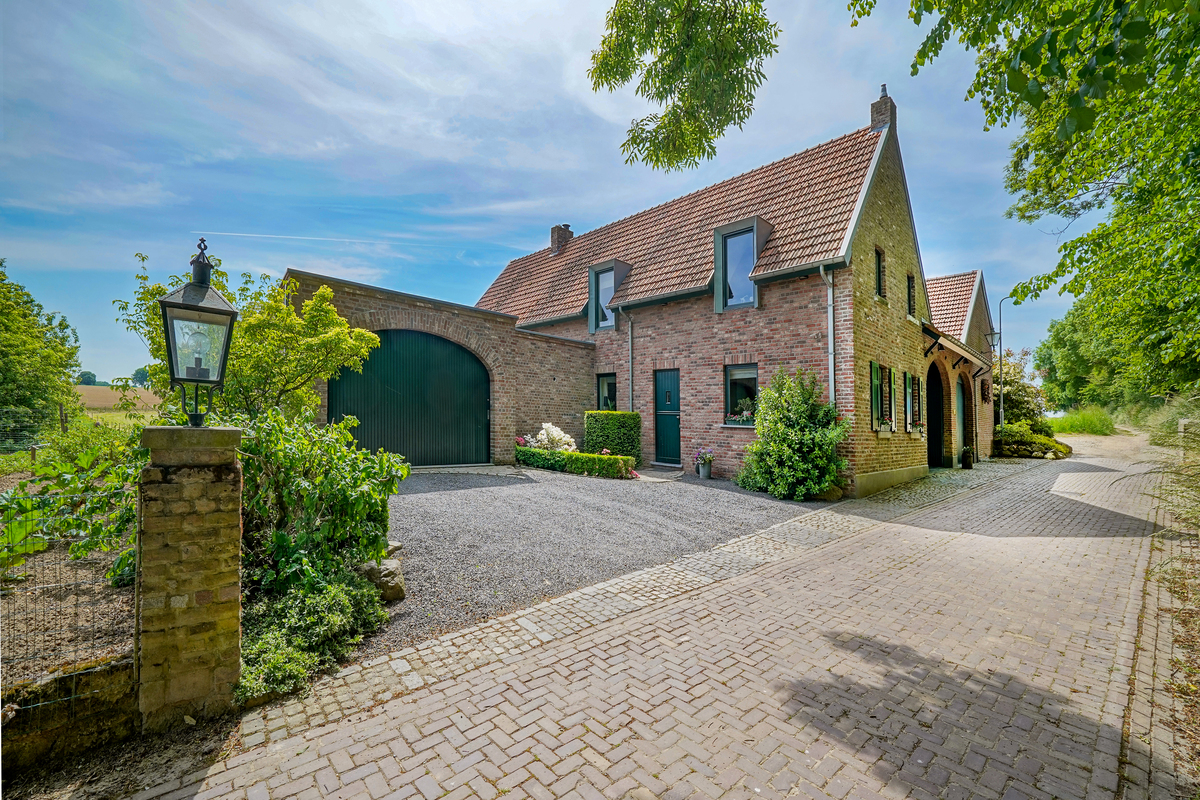 Marinus & Partners - MT100850 - 25