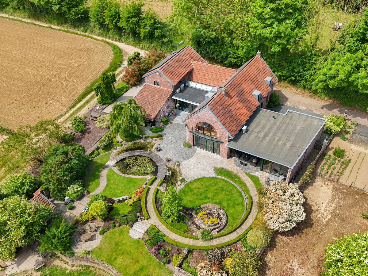 Marinus & Partners - MT100850 - 33