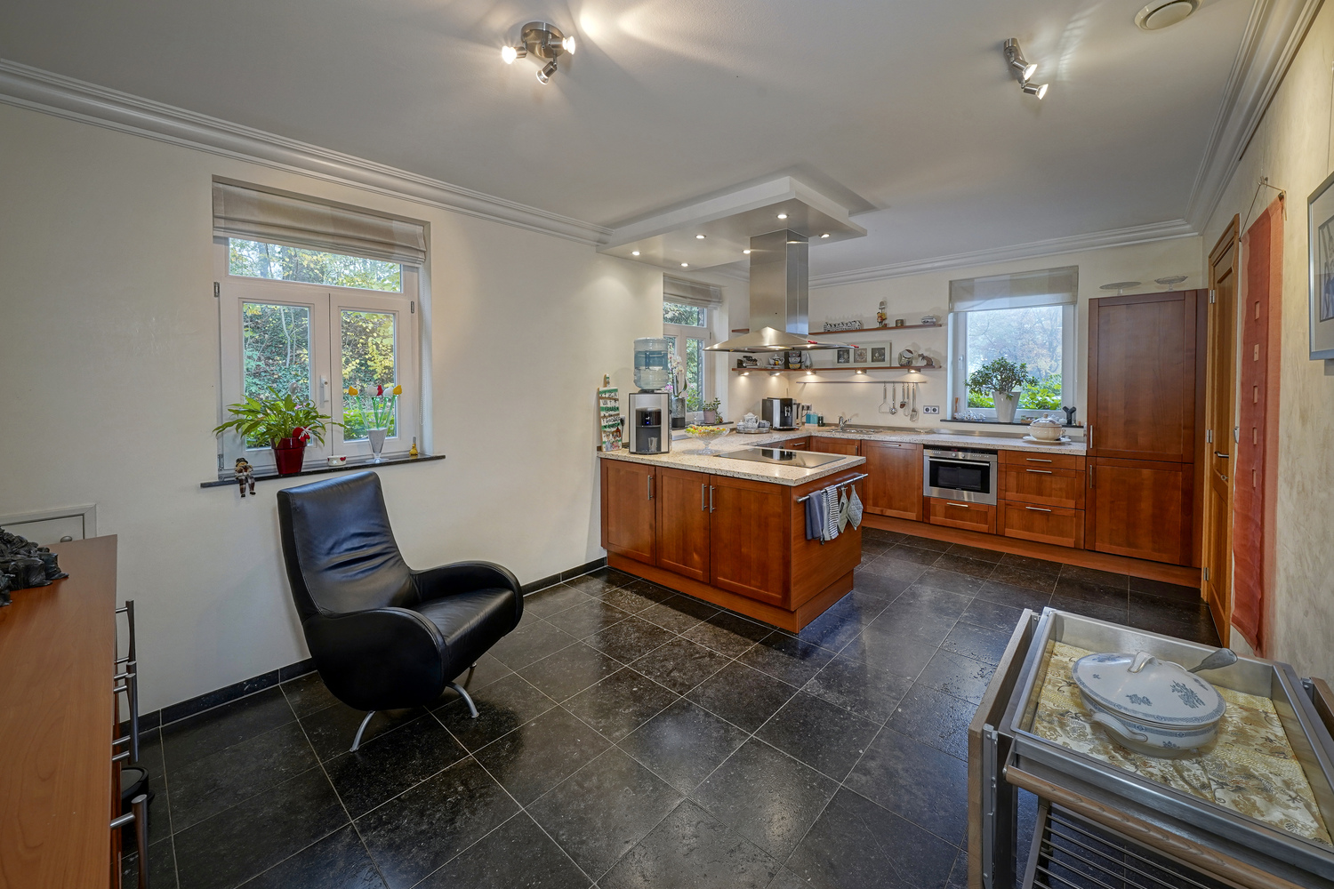 Marinus & Partners - MT100850 - 38