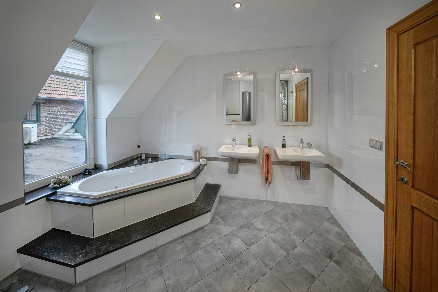 Marinus & Partners - MT100850 - 44