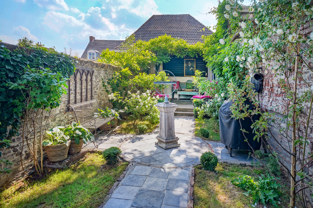 Marinus & Partners - MT100906 - 08