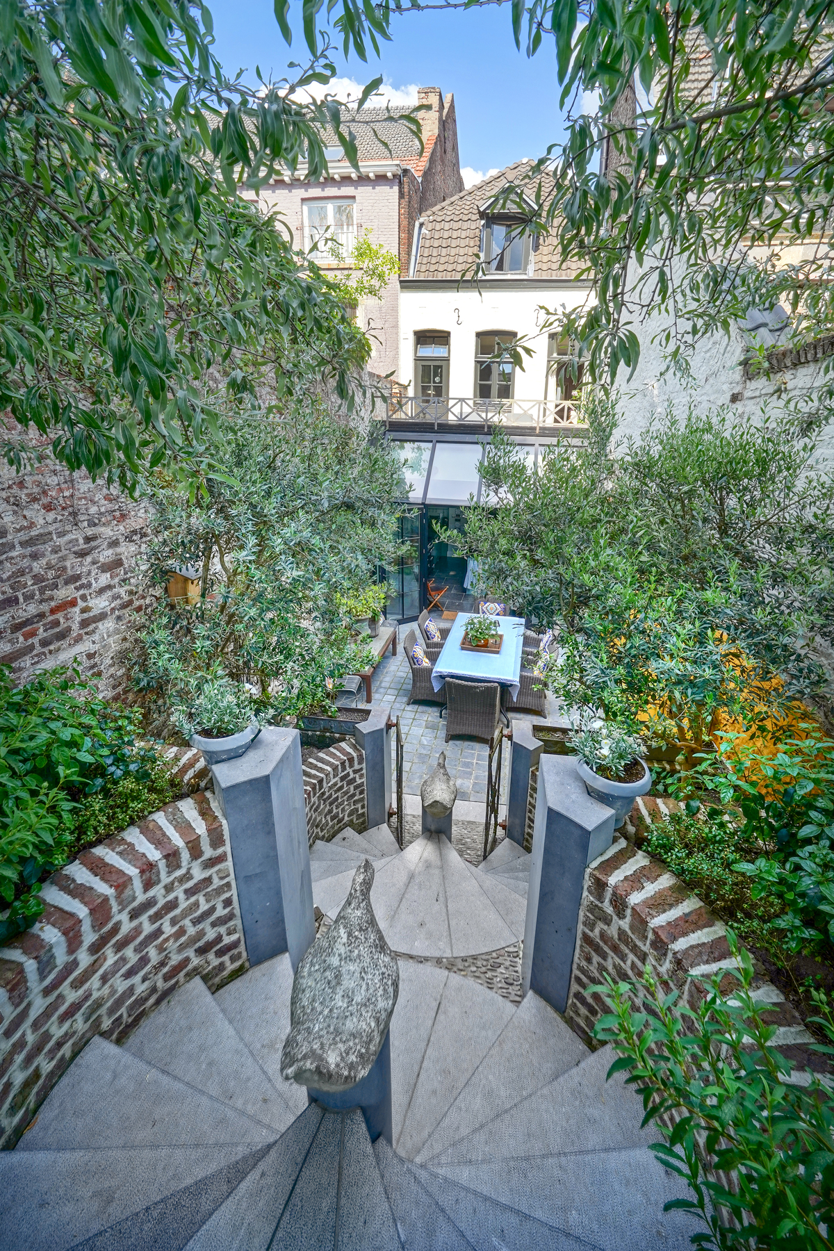 Marinus & Partners - MT100906 - 09