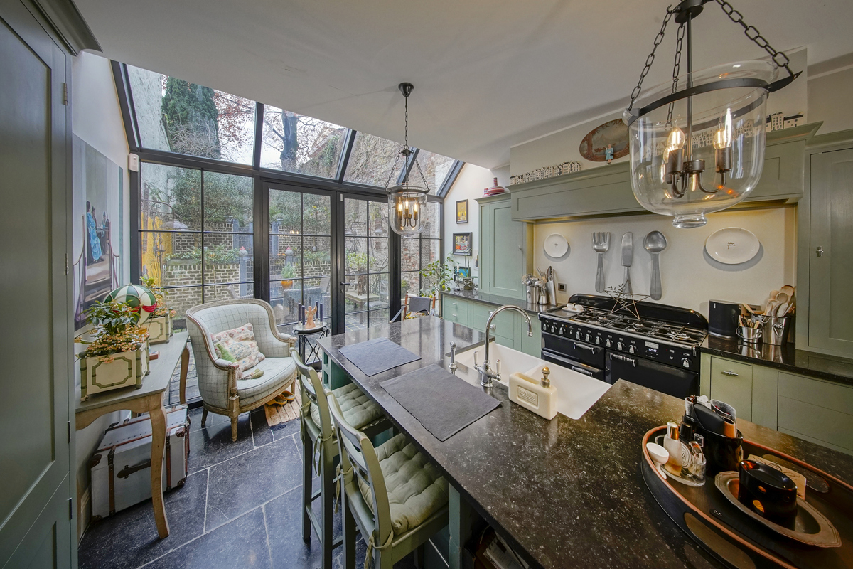 Marinus & Partners - MT100906 - 23