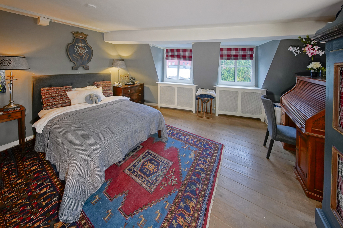 Marinus & Partners - MT100906 - 34