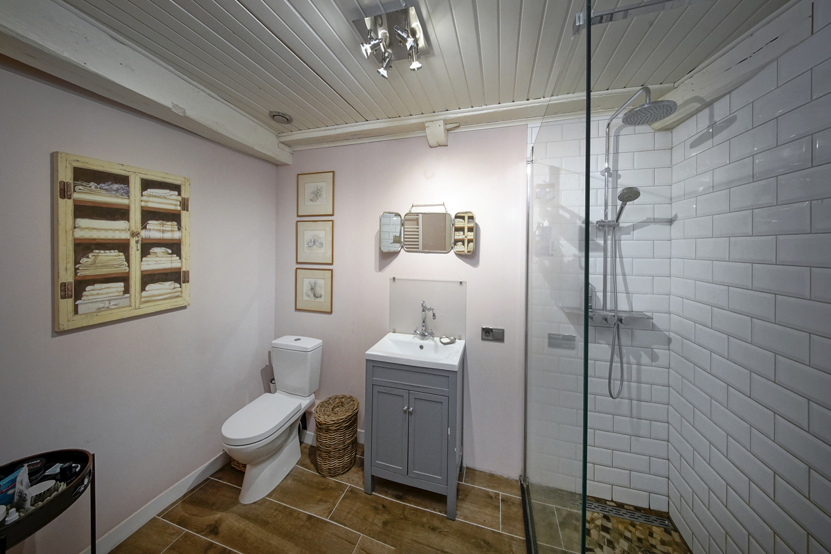 Marinus & Partners - MT100906 - 35